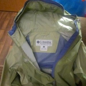 Woman's Med Columbia outer shell jacket